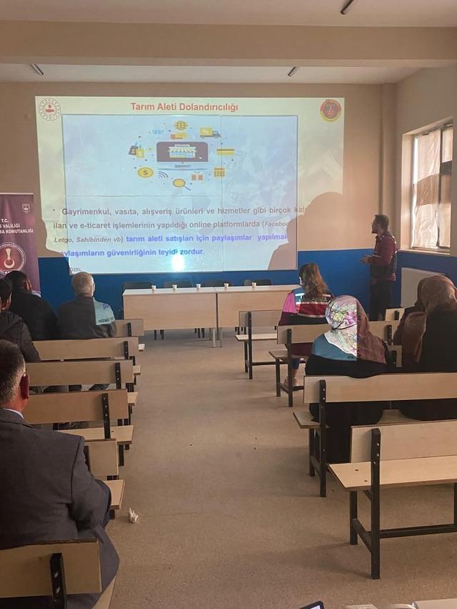Akyaka’da vatandaşlara siber suçlar anlatıldı