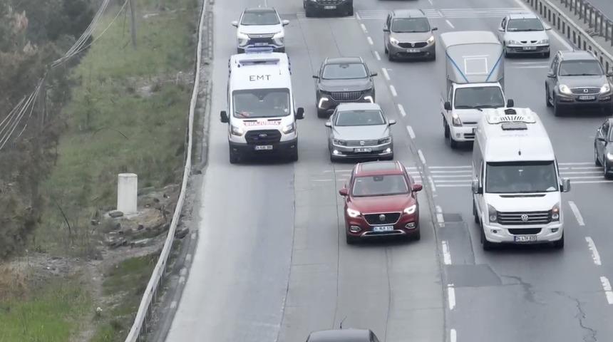 Arnavutköy'de emniyet şeridini ihlal etti, suçu kendinde değil yolda buldu!