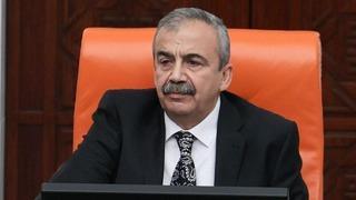 AK Parti Genel Başkan Vekili Efkan Ala Sırrı Süreyya Önder’i hastanede ziyaret etti