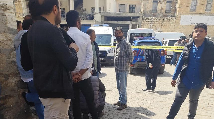 Cami tuvaletinde boğazı kesilmiş halde ölü bulundu