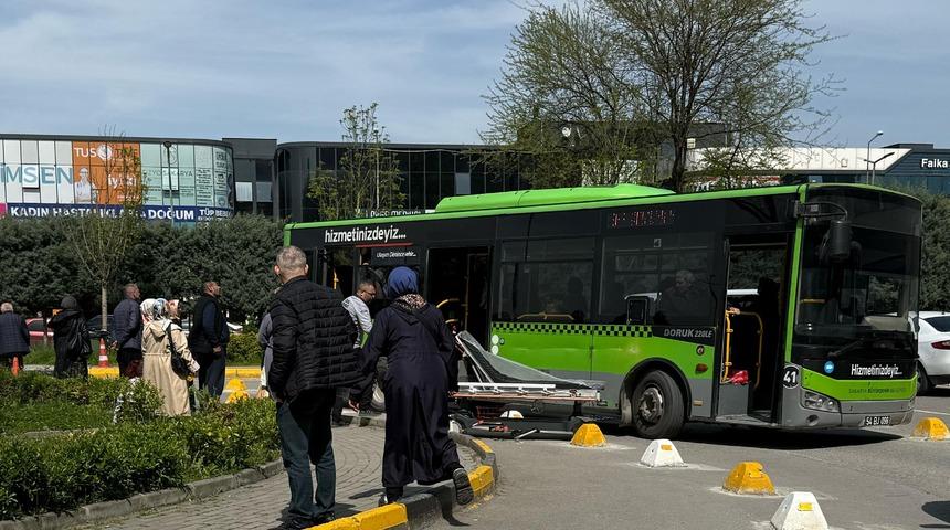 Sakarya'da belediye otobüsü şoförü, rahatsızlanan yolcuyu hastaneye yetiştirdi