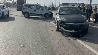Hafif ticari araç ile otomobil çarpıştı: 5 yaralı