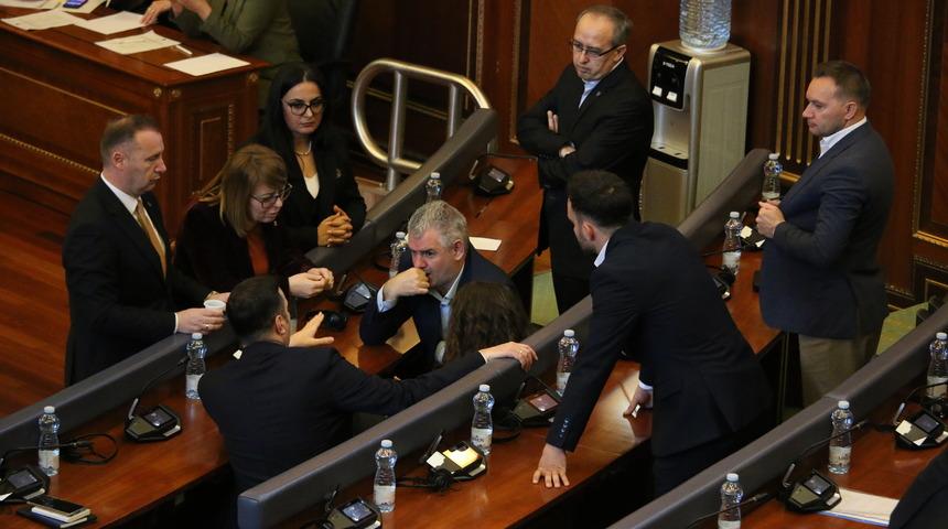 Kosova Meclisi'nde yeni meclis başkanı seçilemedi