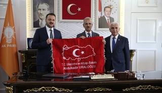Ulaştırma ve Altyapı Bakanı Uraloğlu, AK Parti Siirt İl Başkanlığı'nda konuştu