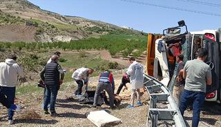 Devrilen hafriyat kamyonunun sürücüsü hayatını kaybetti