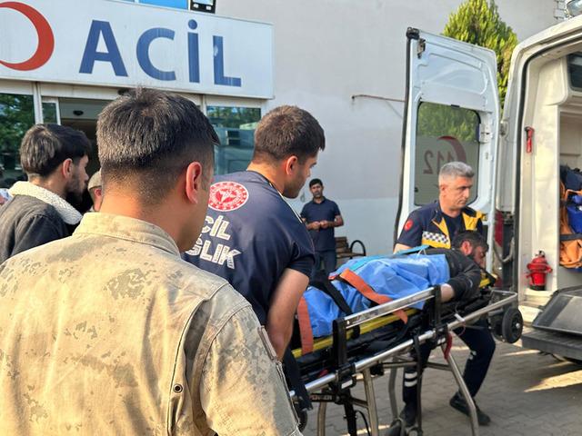 Diyarbakır'da komşu aileler arasında kavga; 2'si ağır 6 yaralı