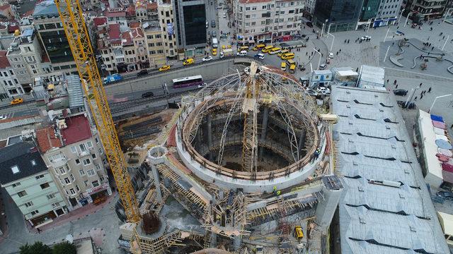 (havadan fotoğraflarla) Taksim Meydanı'na yapılan caminin kubbesi yükseliyor
