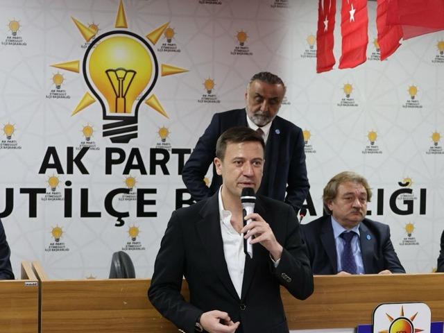 AK Parti Milletvekili Baykoç'tan Erdal Beşikçioğlu'na eleştiri: "Keşke önüne bir senaryo konsa ya da bir yapım sunulsa da belediye başkanı rolünü oynasa"