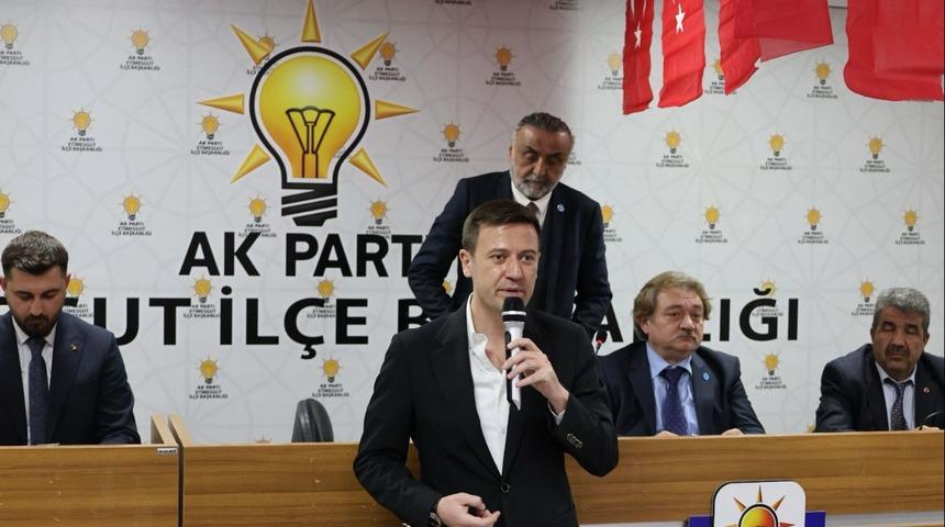 AK Parti Milletvekili Baykoç'tan Erdal Beşikçioğlu'na eleştiri: "Keşke önüne bir senaryo konsa ya da bir yapım sunulsa da belediye başkanı rolünü oynasa"