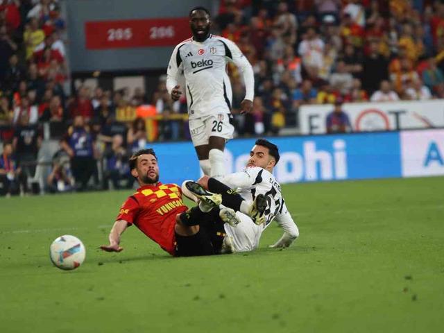 Beşiktaş'ta kötü gidişe kimse dur diyemiyor! Şimdi de Göztepe deplasmanında puan kaybı