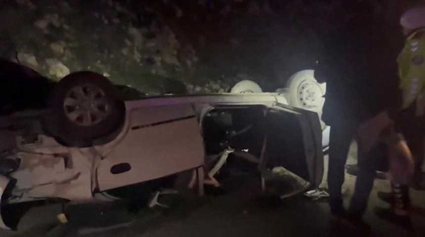 Takla atan otomobil hurdaya döndü! 2 kişi yaralandı