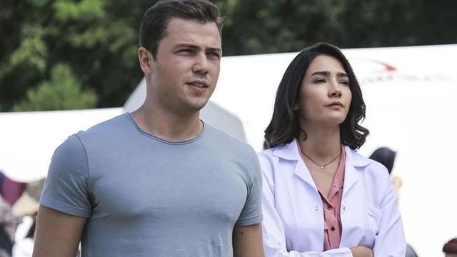 Aybüke Pusat konusunda sessiz kalması gündemdeydi! Zeynep Mayruk ve Tolga Sarıtaş bebek bekliyor