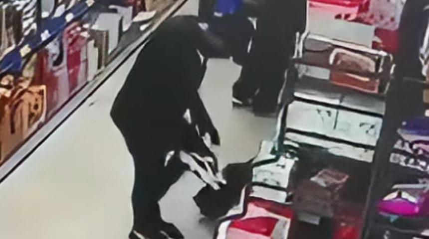 Markette ayakkabı hırsızlığı! İndirim reyonundan seçti, giyip çıktı