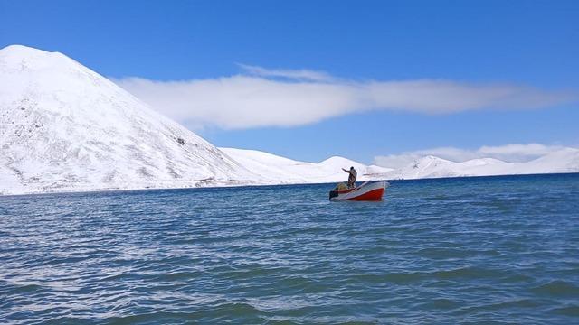 Karlar eridi, 2 bin 241 rakımdaki Balık Gölü baharla birlikte canlandı