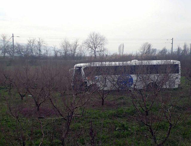 Yolcu otobüsü meyve bahçesine girdi: 6 yaralı