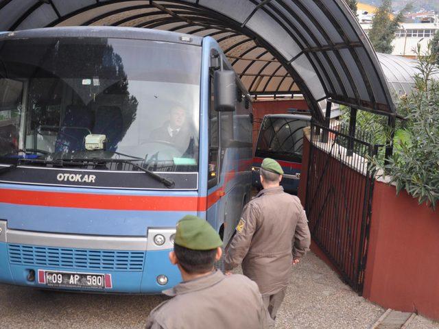 Mahkeme başkanından FETÖ sanığına 'Şov yapma' uyarısı