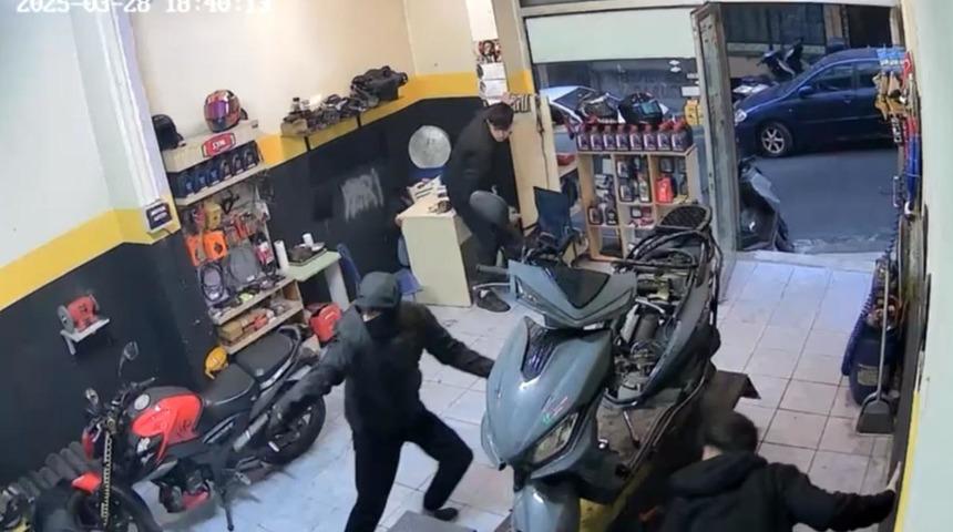 Tamirhaneyi basıp kurşun yağdırdı! Beyoğlu'nda korku dolu anlar