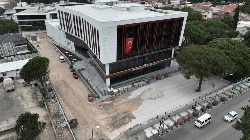 Manisa’daki 86 yıllık halk kütüphanesi yeni binasına taşınıyor