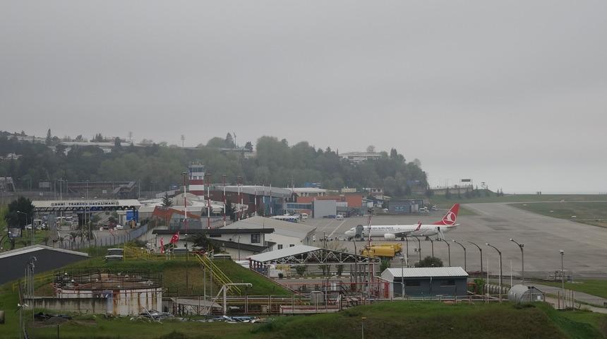 Sis engeli Trabzon'da uçuşları vurdu!