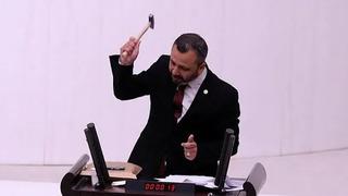 TBMM kürsüsüne zarar veren eski milletvekili tazminat ödeyecek