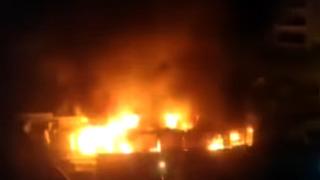 Okul inşaatında gece yarısı yangın! İşçi konteynerleri yandı