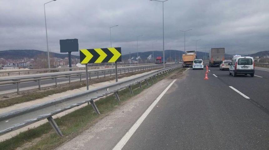 Epilepsi n&ouml;beti ge&ccedil;iren tır şof&ouml;r&uuml; kaza yaptı