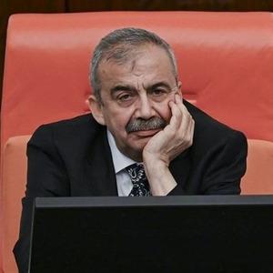 Terör örgütü PKK kendini resmen feshetti! Tarihi duyuruda Sırrı Süreyya Önder 'Barış ve demokrasi şehidi' diye anıldı