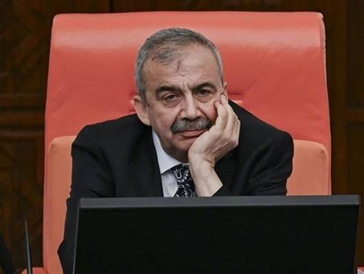 Terör örgütü PKK kendini resmen feshetti! Tarihi duyuruda Sırrı Süreyya Önder 'Barış ve demokrasi şehidi' diye anıldı