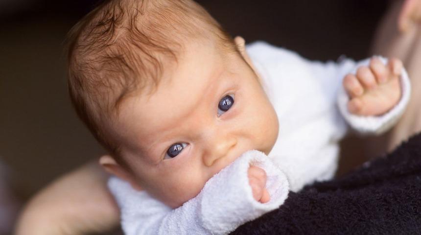 Bu vir&uuml;s yeni doğan bebekleri tehdit ediyor!