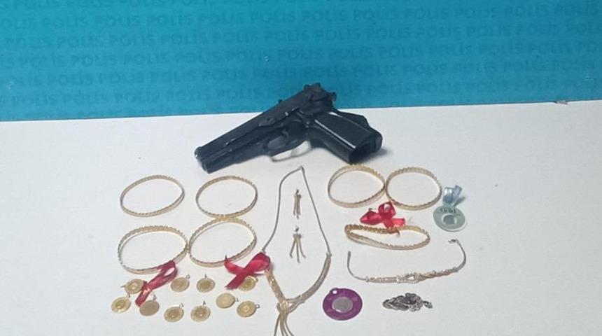 Dolandırıcılık şüphesiyle aranan 4 şahıs yakalandı