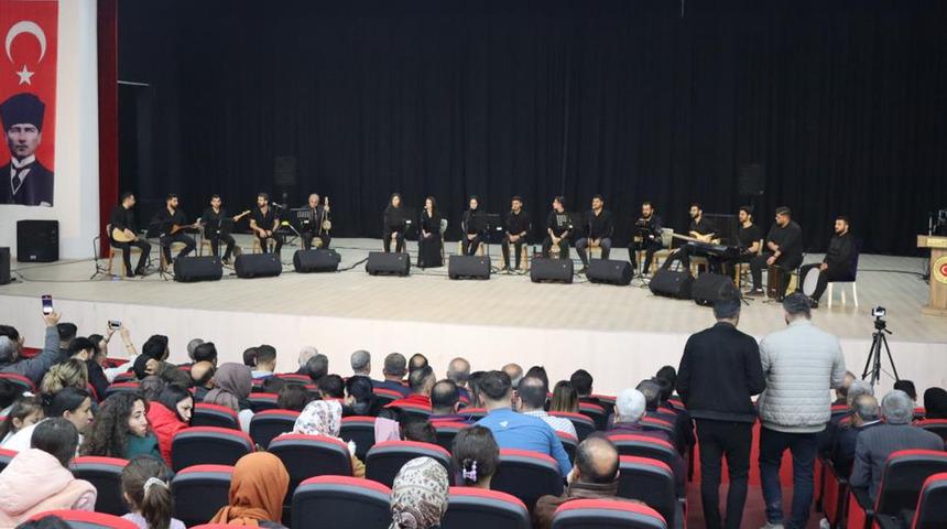 Kulakların pası Aşık Veysel türküleriyle silindi