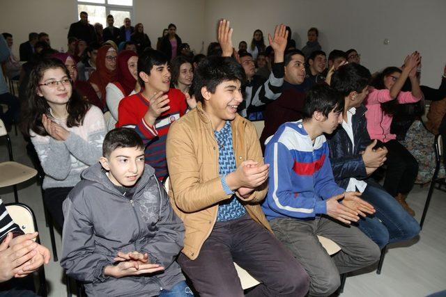 Bafra Belediyesinden otistik çocuklara tiyatro