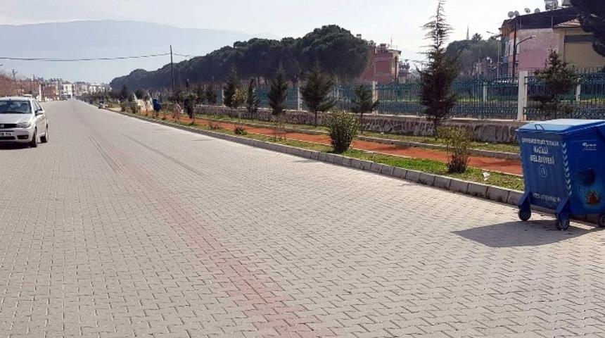 Bisikletiyle &ccedil;&ouml;p konteynerine &ccedil;arpan yaşlı adam &ouml;ld&uuml;