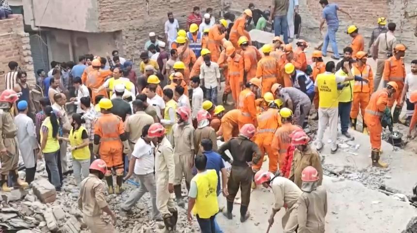 Hindistan'da korkunç anlar! 4 katlı bina çöktü: 11 ölü