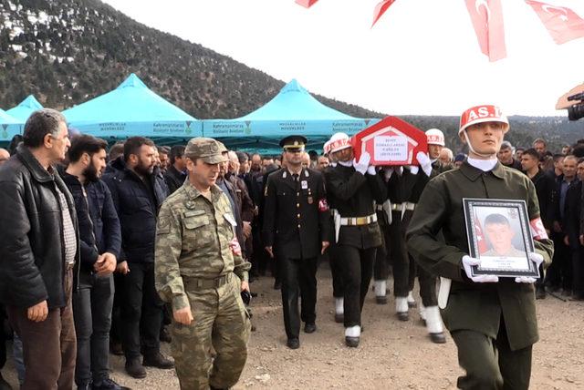 Sel şehidi Sözleşmeli Er, Kahramanmaraş'ta gözyaşlarıyla uğurlandı