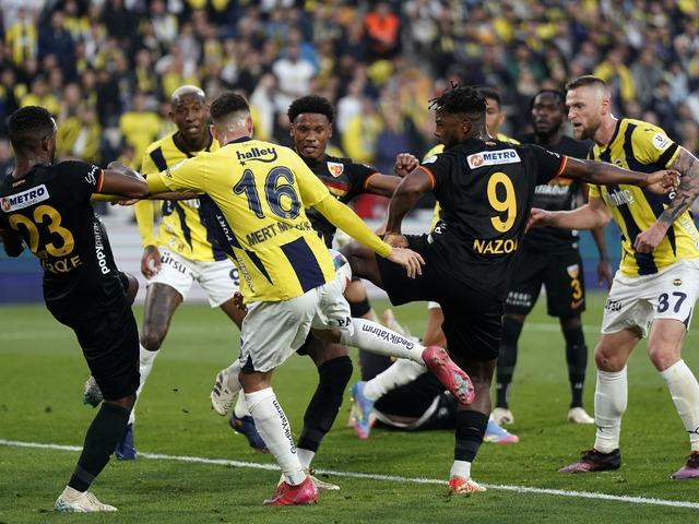Kadıköy'de inanılmaz maç, uzun yıllar boyunca unutulmayacak karşılaşma... 6 golün atıldığı maçta Fenerbahçe 90+4'te yıkıldı