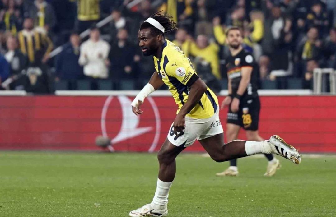 Fenerbahçe nin yıldız ismi maç sonu üzgünlüğünü böyle dile getirdi! "Röportajı yapmak istemiyorum" 1