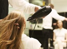 İş yerleri arka fonda çalan müziğe artık para ödemek zorunda! Tartışmalı talebin ilk mağduru kuaförler