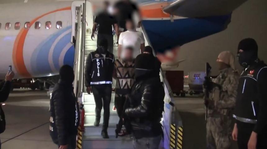 Bakan Yerlikaya duyurdu! Kırmızı bültenle aranıyorlardı: 3'ü de kıskıvrak yakalandı