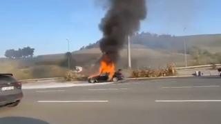 Otomobil alevlere teslim oldu