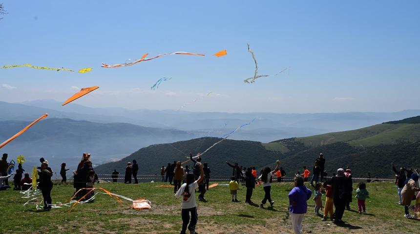 Uçurtmalar, gökyüzünü renklendirdi