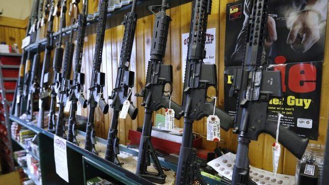 Florida katliamı zanlısı, yasal yollardan fotoğraftaki AR-15 tipi tüfeklerden satın alabilmişti.
