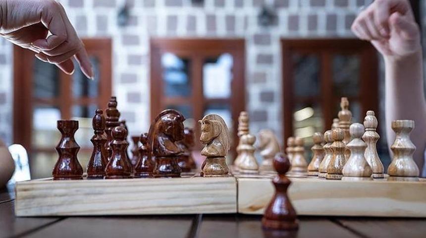 Nijeryalı Onakoya ve ABD'li Martinez, 64 saatle "en uzun süre satranç oynama" rekorunu kırdı