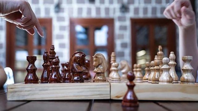 Nijeryalı Onakoya ve ABD'li Martinez, 64 saatle en uzun süre satranç oynama rekorunu kırdı