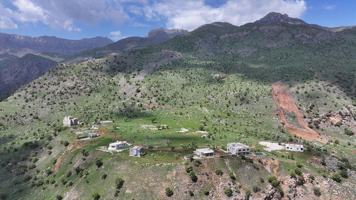 1990'lı yıllarda terk etmişlerdi! Keldaniler Paris'ten geri dönüyor... Cudi'de yeni bir yaşam: "Yaşam standartı yüksek bir köy" G1