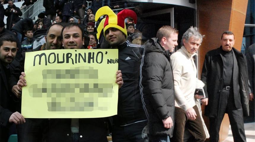 Fenerbahçe'nin Kayserispor beraberliği sonrası ortaya çıktı! Galatasaray taraftarının 12 yıl önce Kayseri'de Mourinho için açtığı pankart olay oldu... Herkes o kareyi konuşuyor