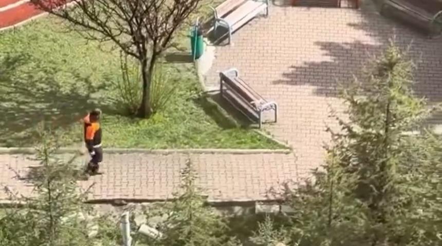 Bu kadarına pes! Yaptığı iğrenç hareketi gurur tablosu gibi paylaştı... "B.kumu temizledi"