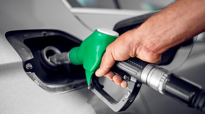 Akaryakıta zam üstüne zam gelmişti! İndirimin tarihi belli oldu, tabela değişiyor! Motorin, benzin ve otogazda güncel fiyatlar...