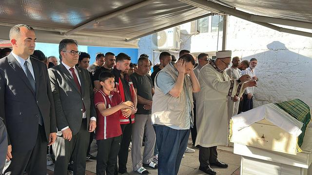 5.5 saat sonra cansız bedenine ulaşılmıştı! Meriç Nehri'nde boğulan Ege, toprağa verildi