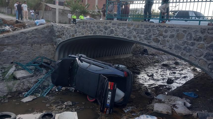 Kavgadan kaçarken su kanalına düştü